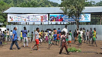 Plans Projekt "Zurück in die Schule" sichert den Kindern im Camp Bildung © Plan