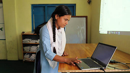 Berufliche Zukunft und Arbeit für junge Menschen Berufliche Zukunft und Arbeit für junge Menschen